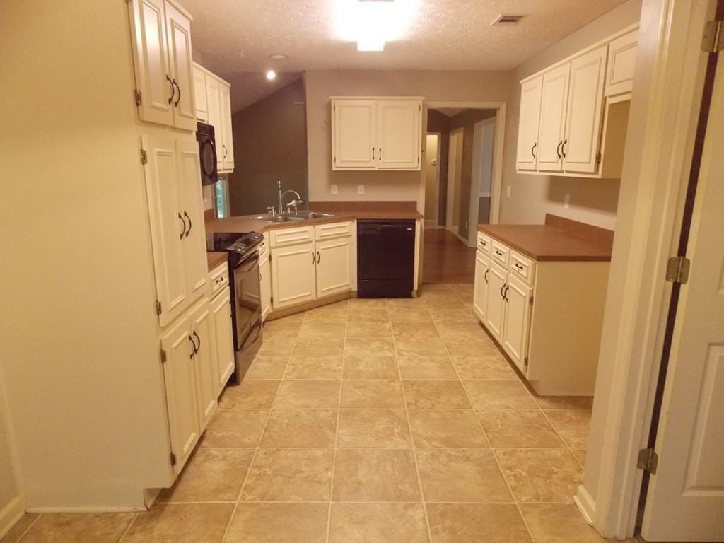 562 Evergreen Dr - Photo 7 of 17