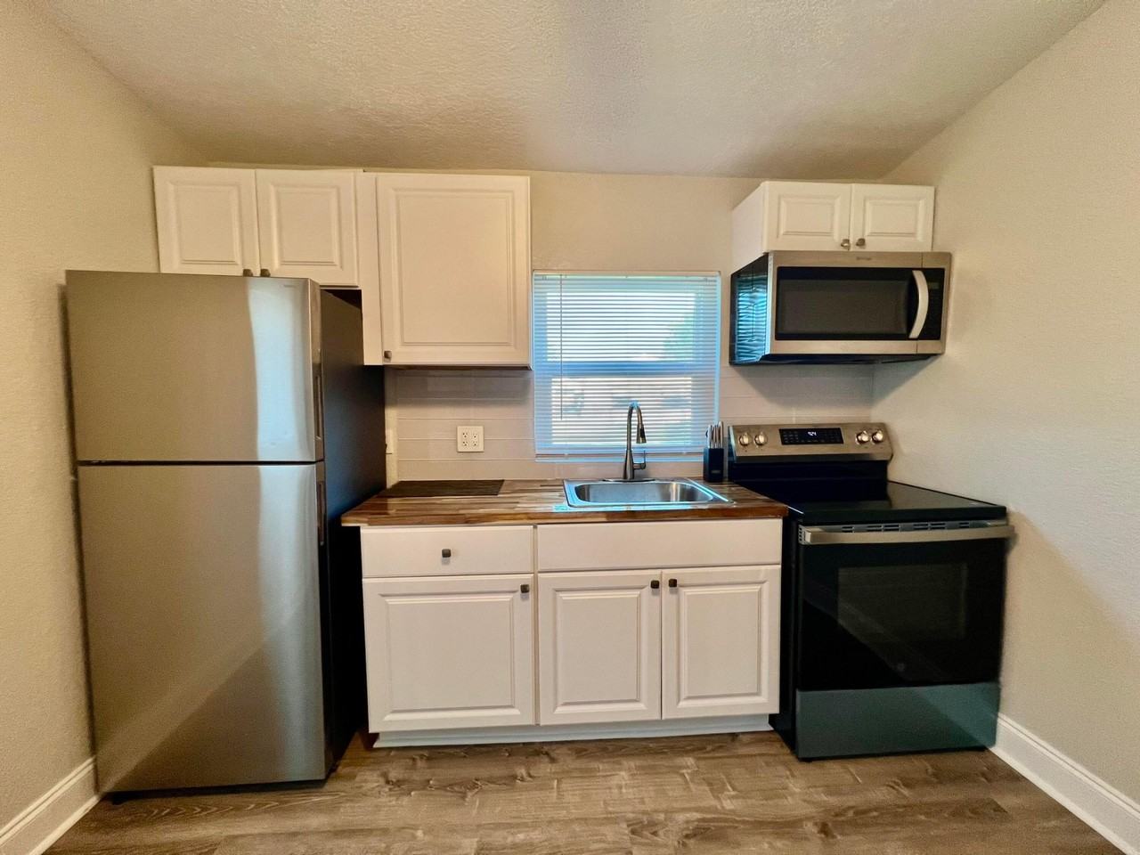 3708 Avenue K - Photo 6 of 13