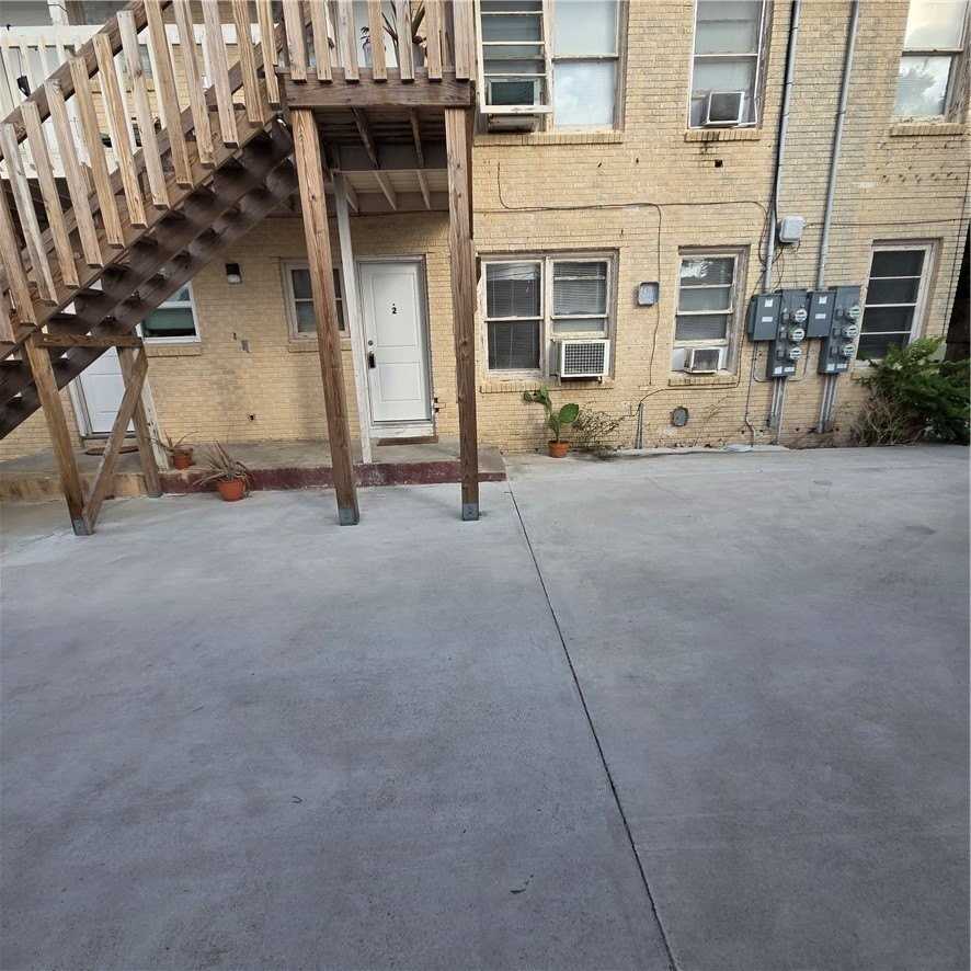 253 Rosebud Ave - Photo 2 of 9