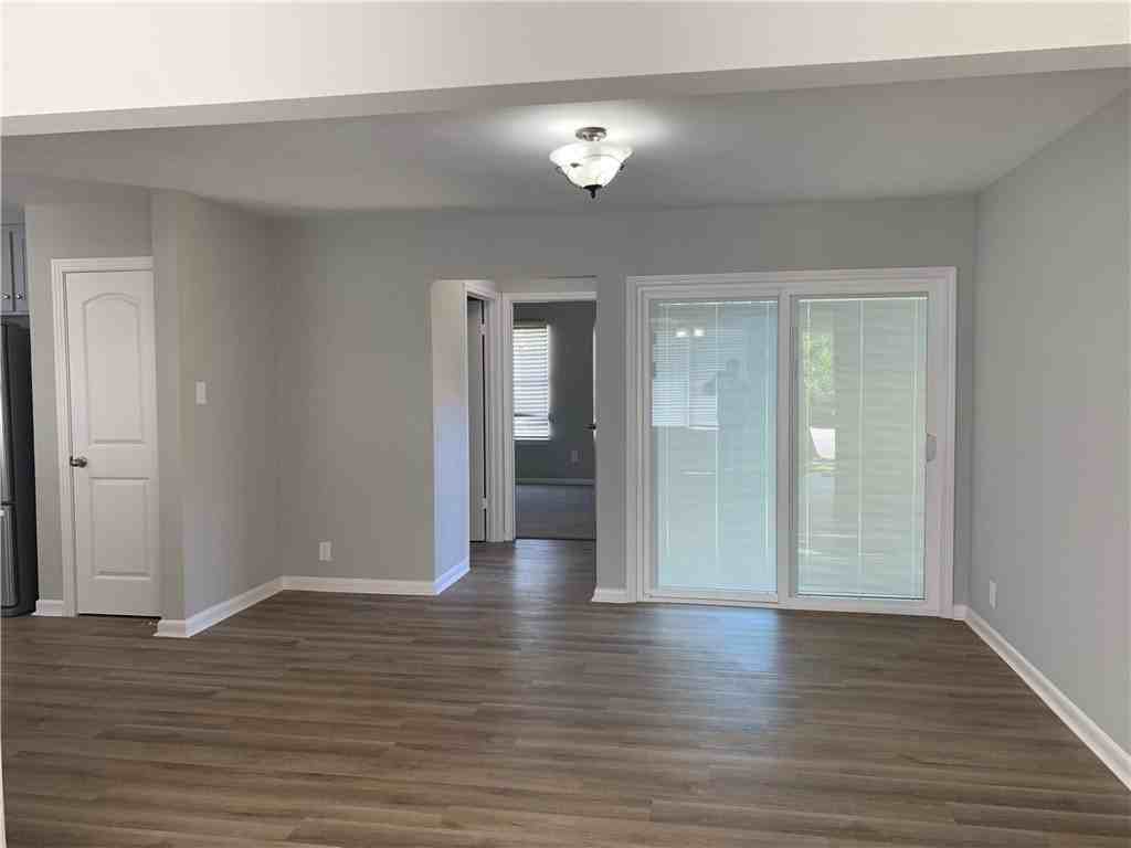 904 Cunningham St - Photo 3 of 16