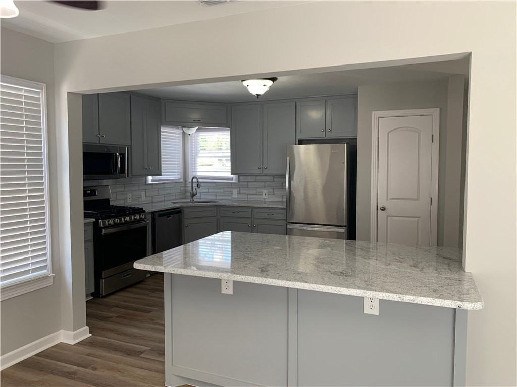 904 Cunningham St - Photo 7 of 16