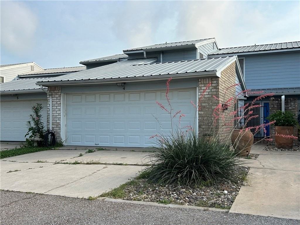 840 Cliff Dr #4 - Photo 2 of 25