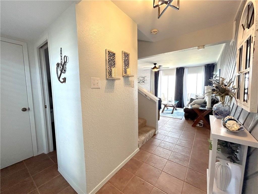 840 Cliff Dr #4 - Photo 3 of 25