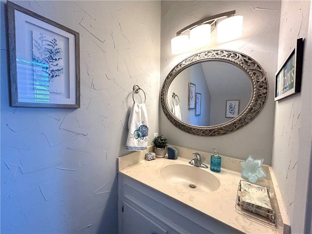 840 Cliff Dr #4 - Photo 4 of 25
