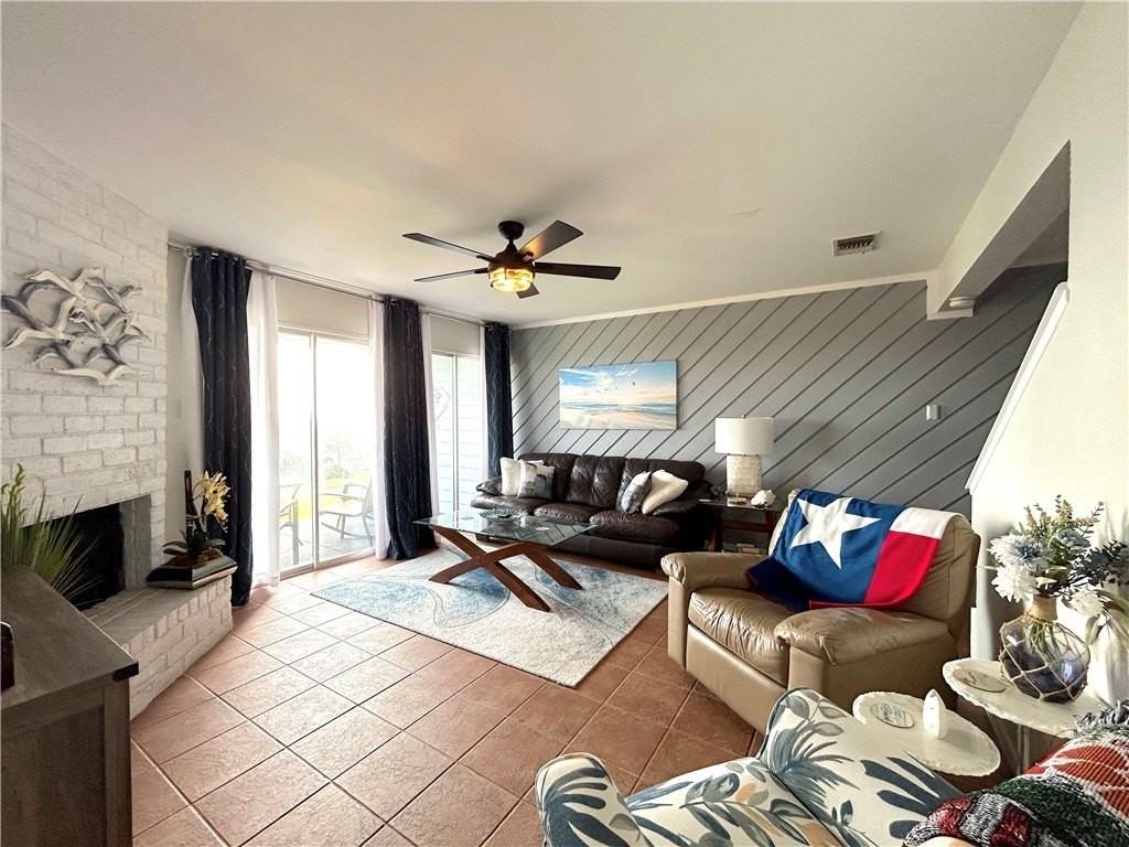 840 Cliff Dr #4 - Photo 6 of 25