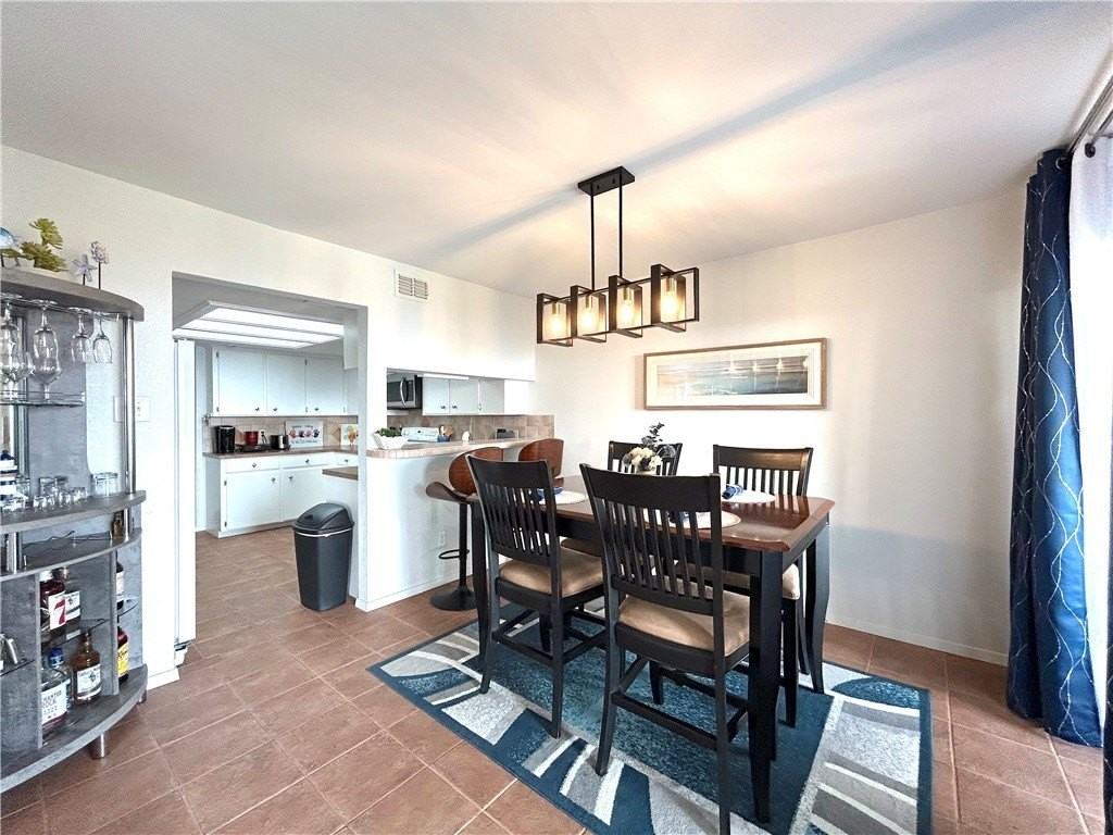 840 Cliff Dr #4 - Photo 7 of 25