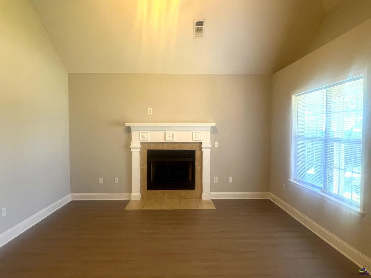 416 Covington Cv - Photo 2 of 30