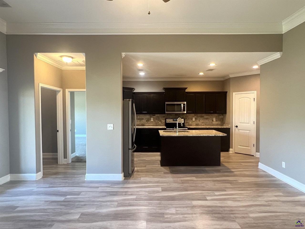 211 Ledford Way - Photo 4 of 31