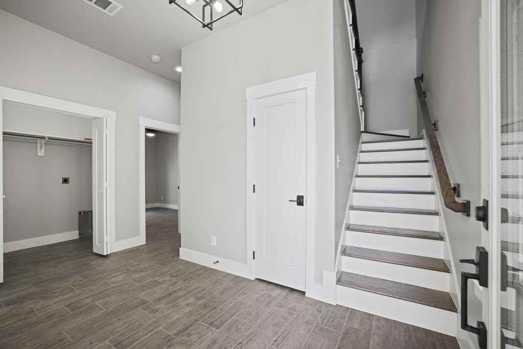 509 Winding Way - Photo 7 of 12