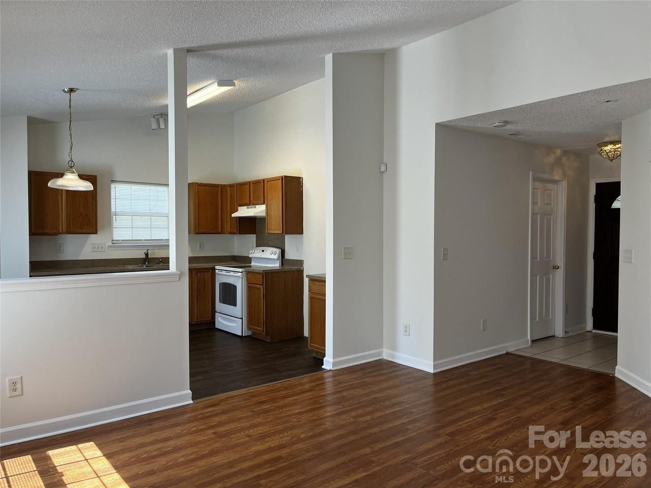 1404 Jordans Pond Ln - Photo 2 of 21