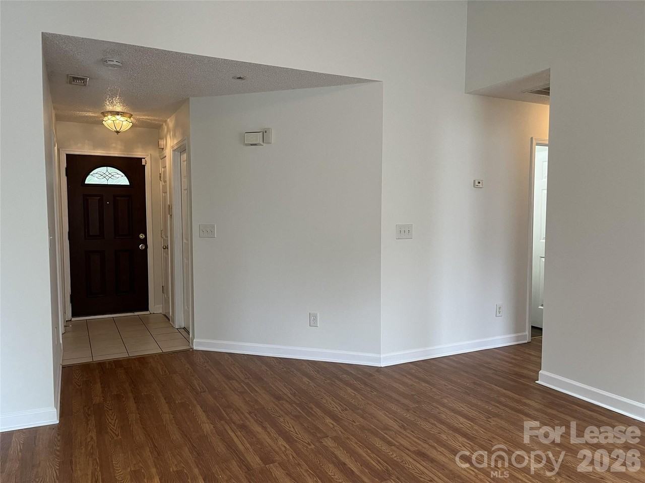 1404 Jordans Pond Ln - Photo 3 of 21