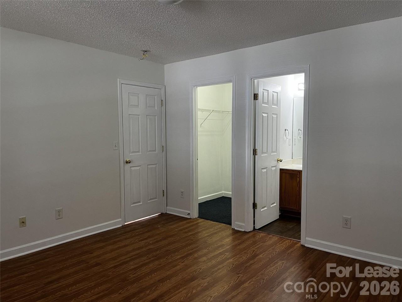 1404 Jordans Pond Ln - Photo 7 of 21