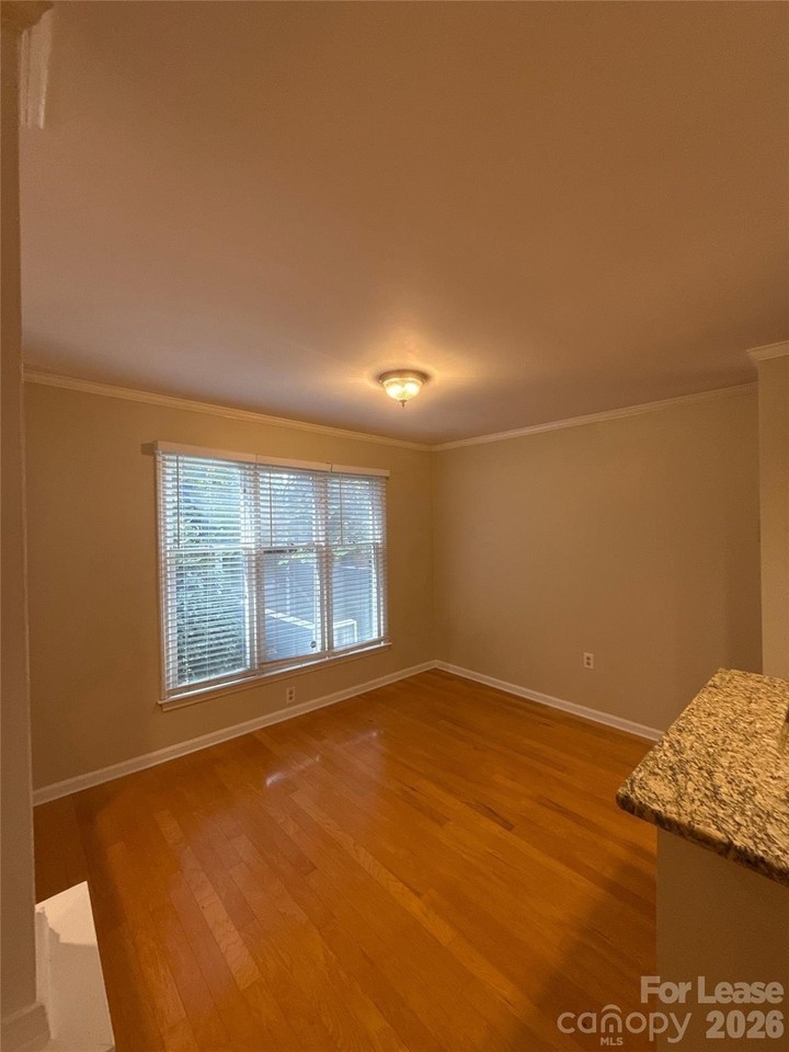 413 W 8th St #B1 - Photo 5 of 22