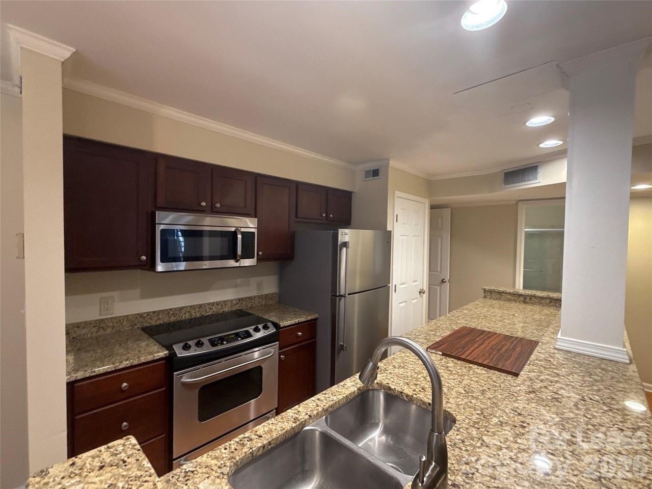 413 W 8th St #B1 - Photo 6 of 22