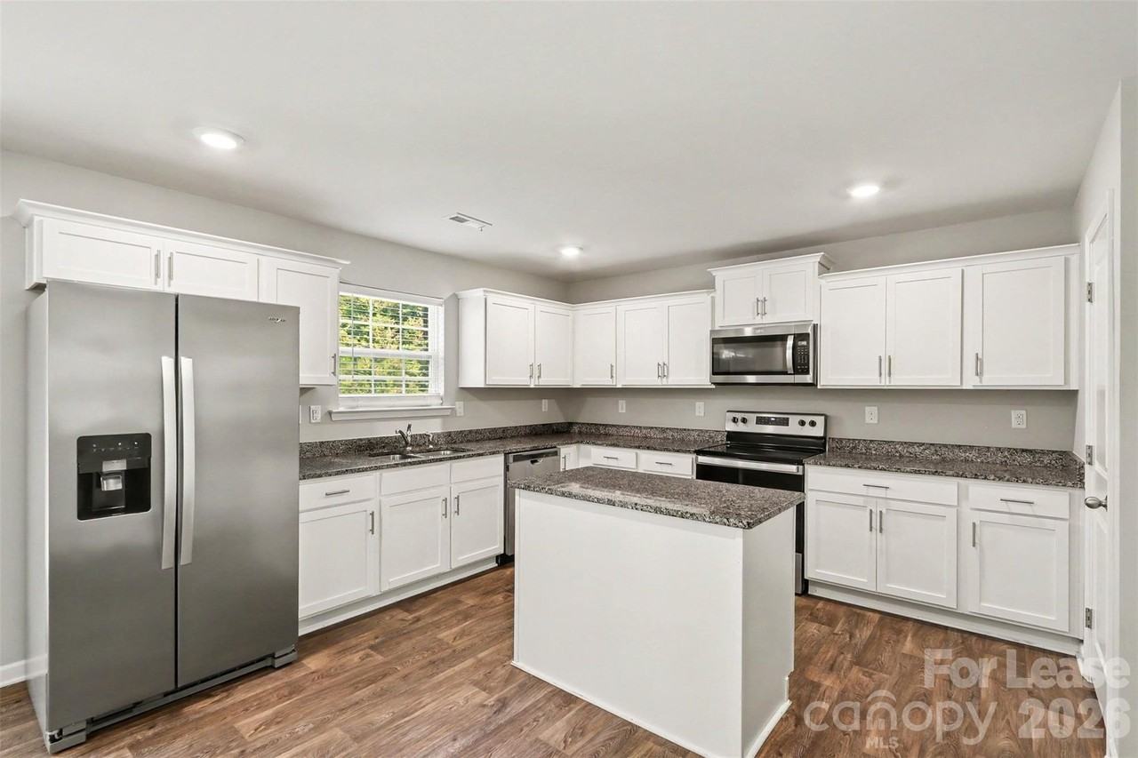 310 Kingsford Dr - Photo 2 of 21