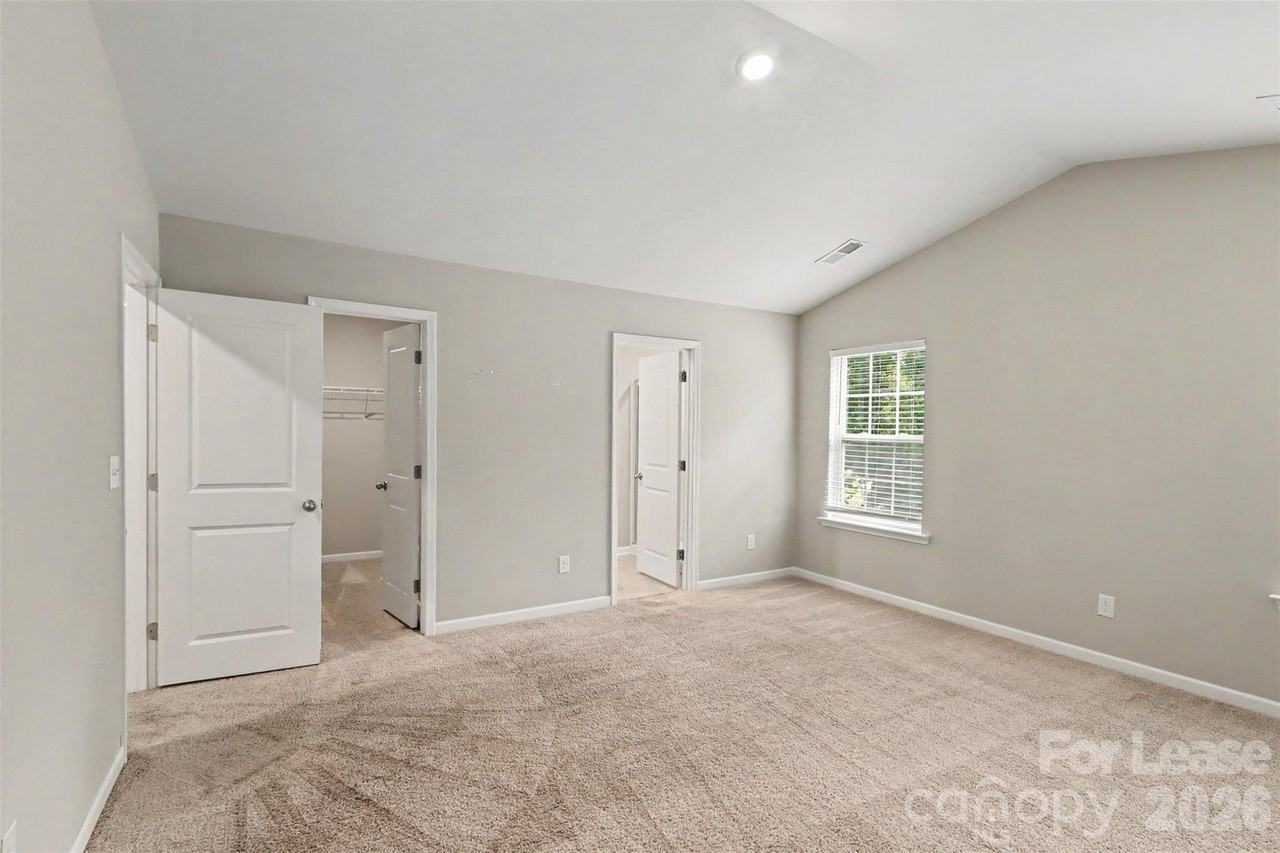 310 Kingsford Dr - Photo 4 of 21