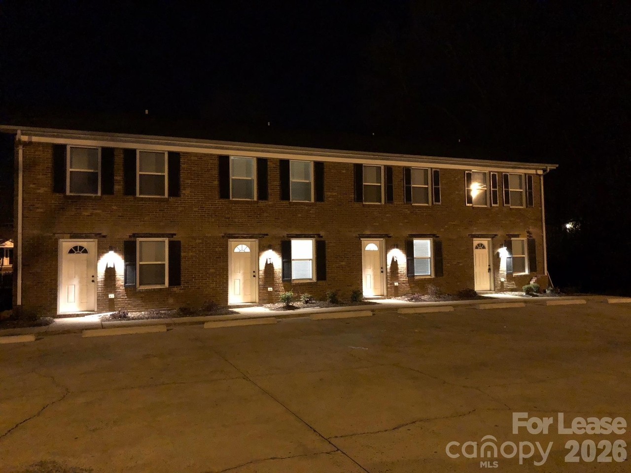 605 W Crowell St #D - Photo 2 of 18