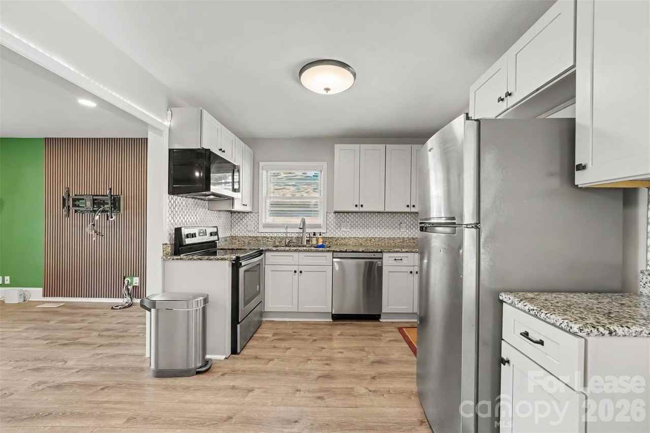 447 E Woodlawn Rd - Photo 3 of 6