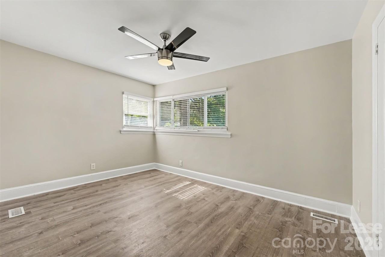 447 E Woodlawn Rd - Photo 4 of 6