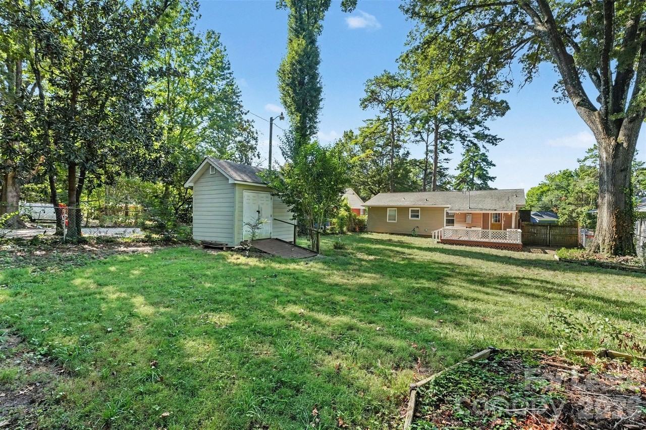 447 E Woodlawn Rd - Photo 6 of 6