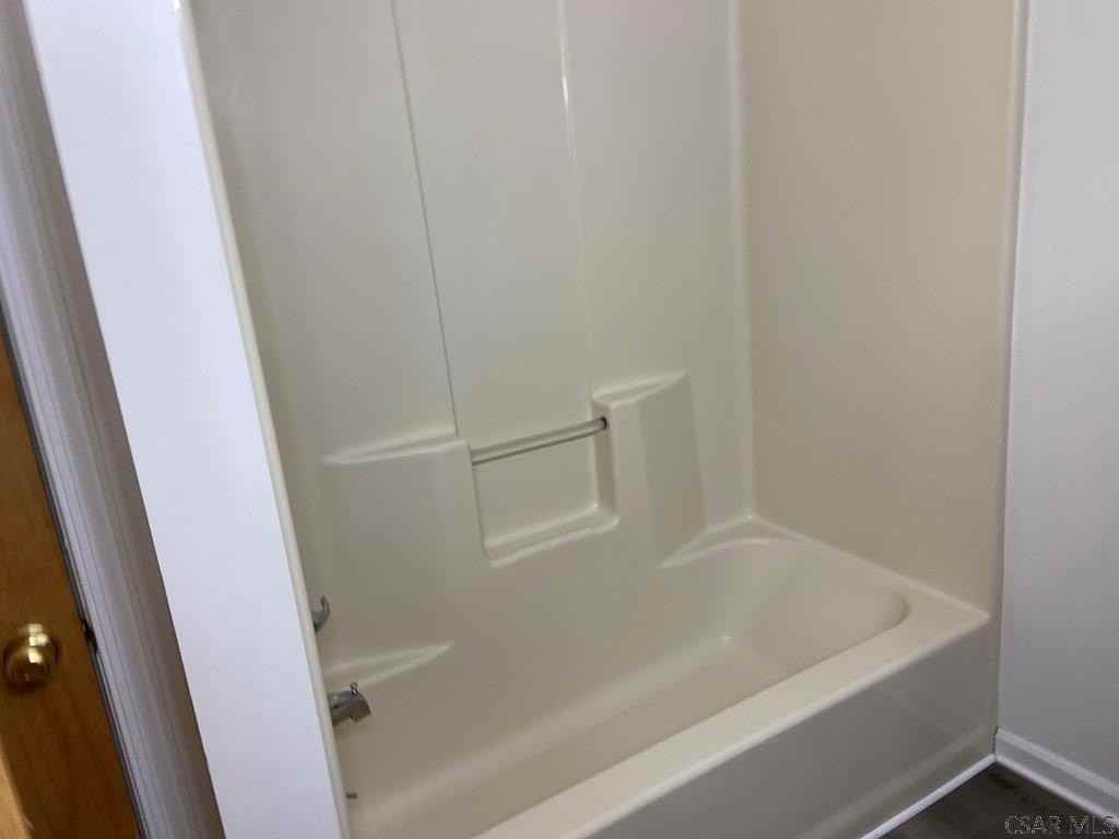 553 Edward St - Photo 7 of 15