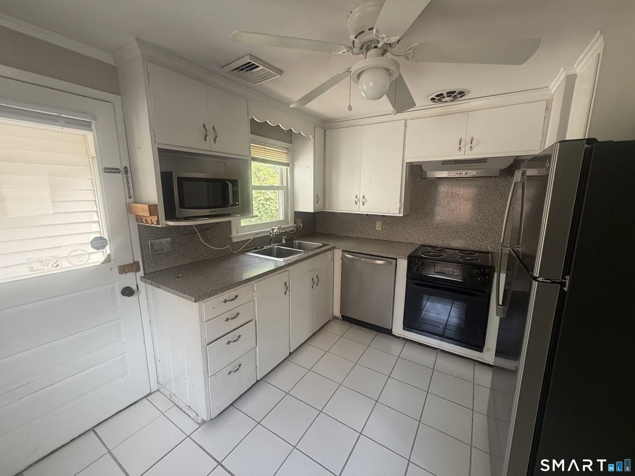 16 Harding Ave - Photo 4 of 15