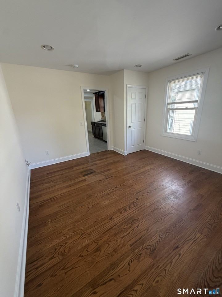 64 Mulberry St #B - Photo 5 of 10
