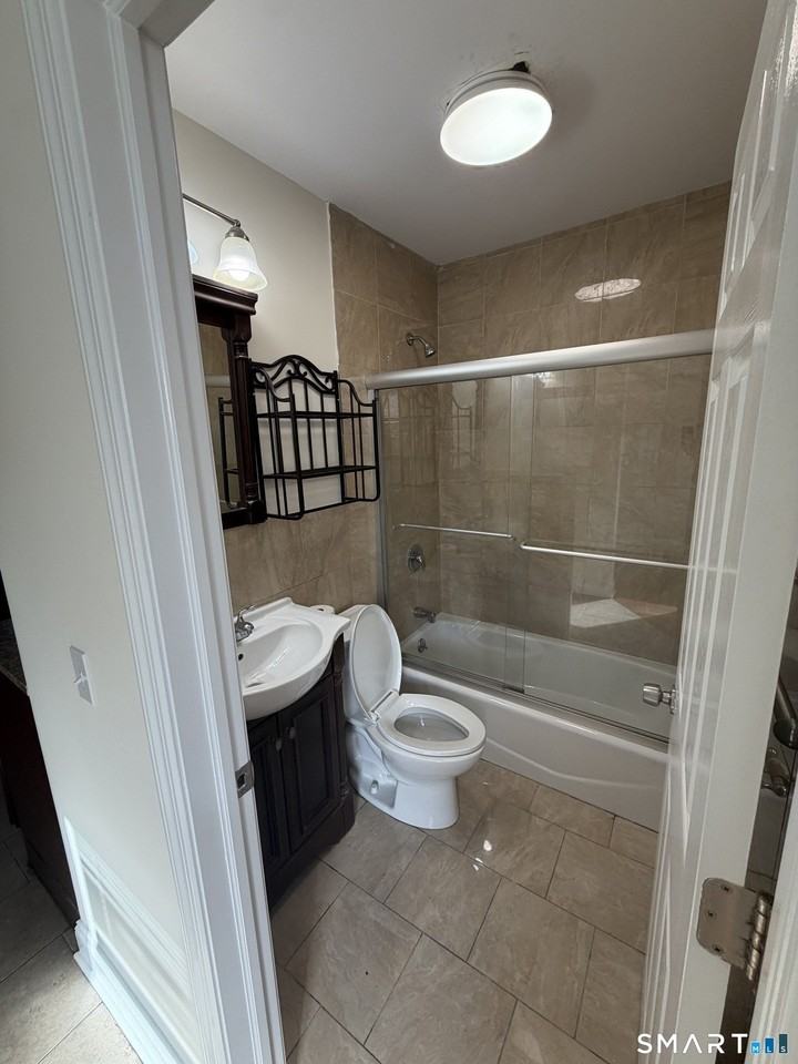 64 Mulberry St #B - Photo 7 of 10