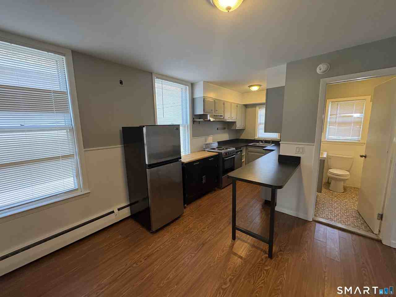 879 Whalley Ave #2ndFL - Photo 3 of 11
