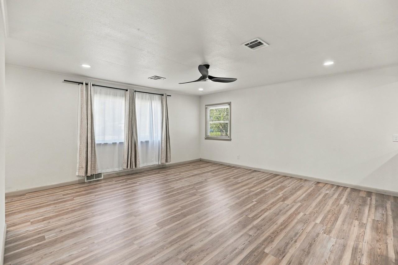 313 S Harding St - Photo 3 of 20