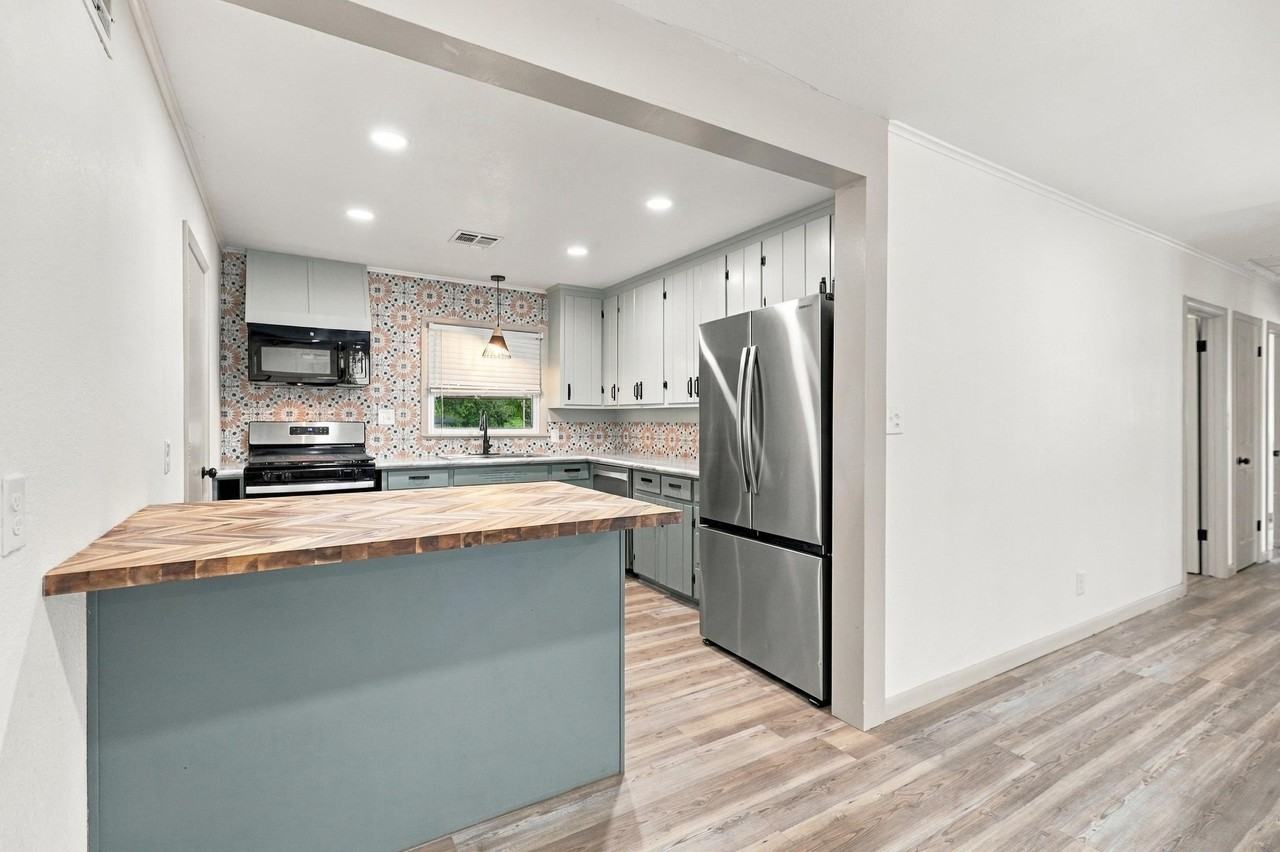 313 S Harding St - Photo 5 of 20