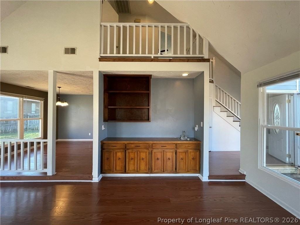 6383 Hawfield Dr - Photo 4 of 21
