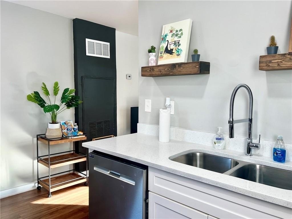 1165 Eggleston St Sw #4 - Photo 3 of 24