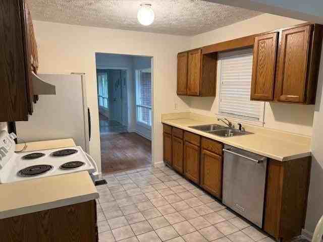 920 Stone Mountain Lithonia Rd - Photo 3 of 18