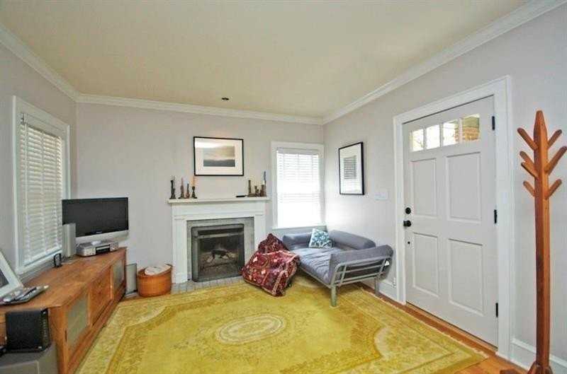 412 Hilldale Dr - Photo 4 of 26
