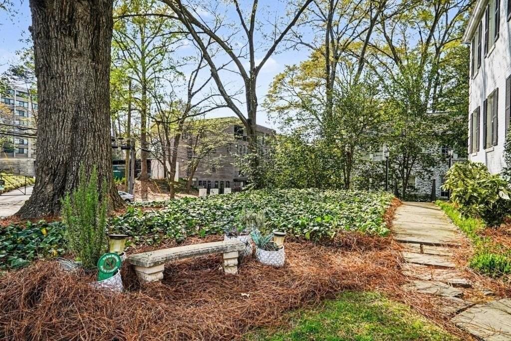 21 Peachtree Memorial Dr Nw #8A - Photo 4 of 34