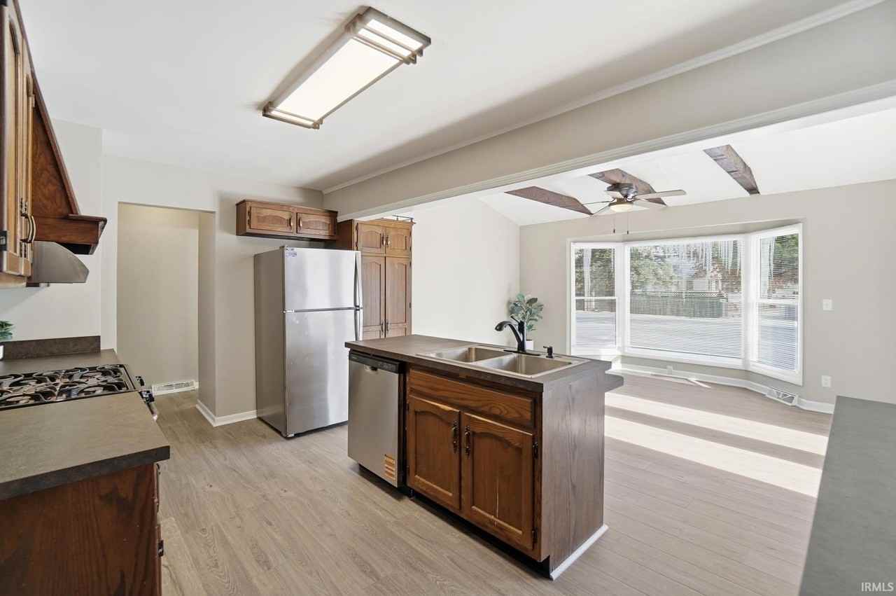 4120 Kentland Ave - Photo 5 of 34