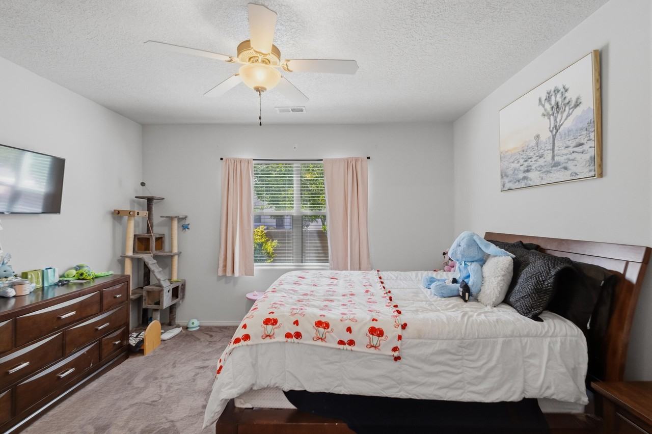 2328 Penn Ave Se - Photo 5 of 37
