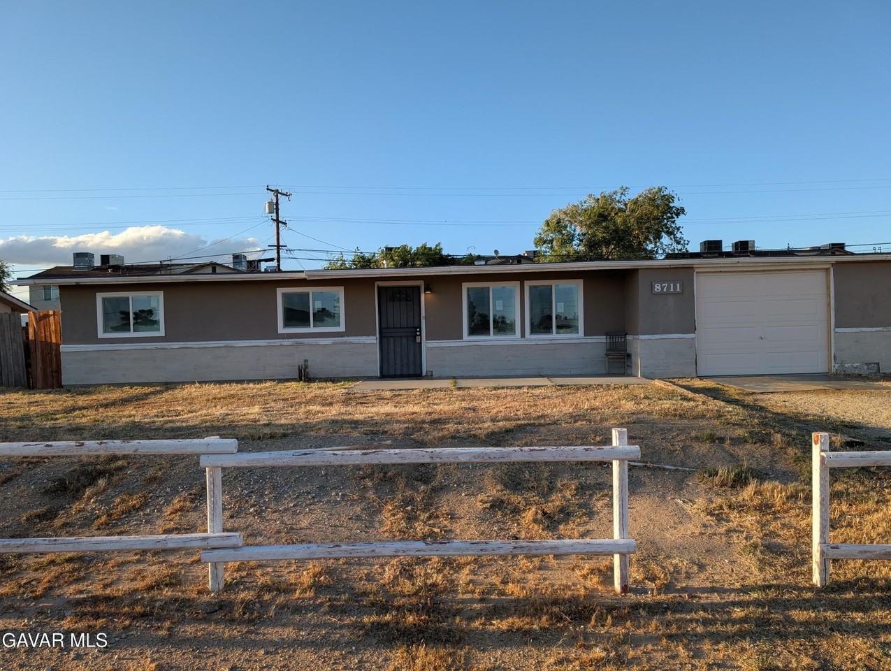 8711 Aspen Ave - Photo 3 of 38