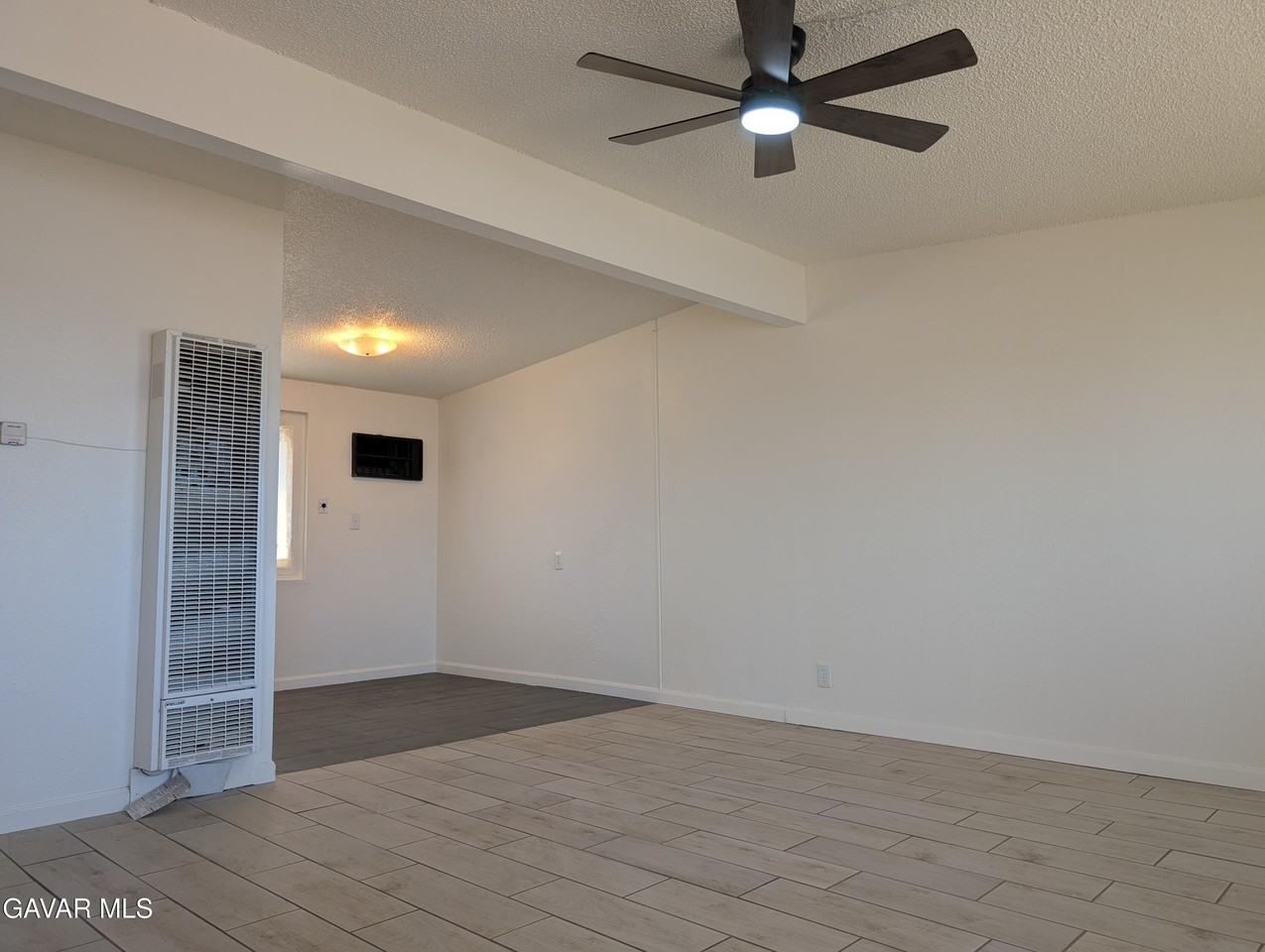 8711 Aspen Ave - Photo 5 of 38