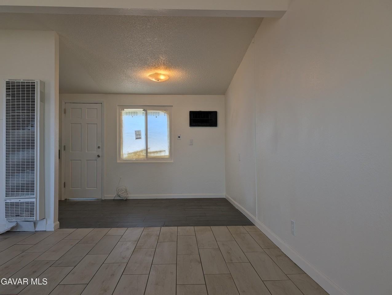 8711 Aspen Ave - Photo 6 of 38