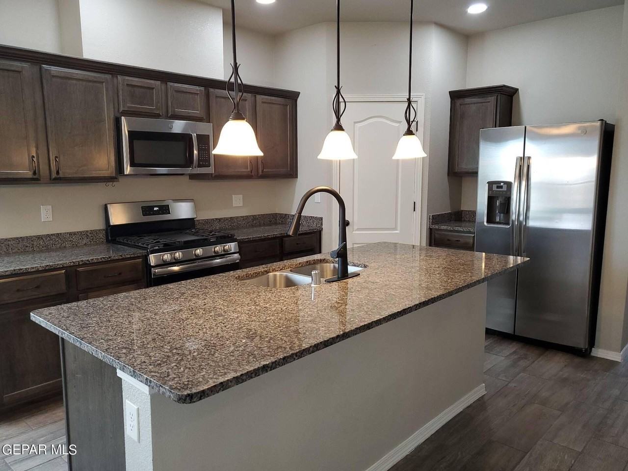1000 Aircoupe Way - Photo 2 of 23