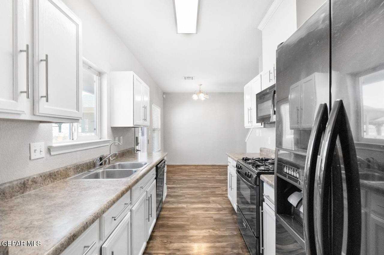 11857 Jim Webb Dr - Photo 4 of 25