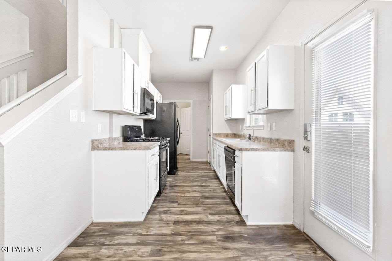 11857 Jim Webb Dr - Photo 5 of 25