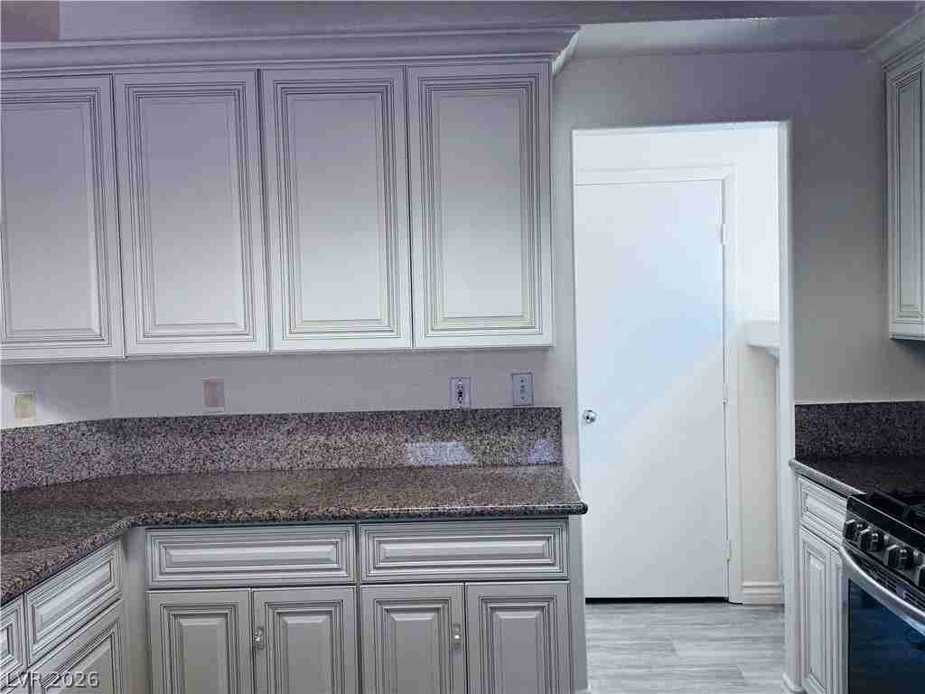10281 Grecian Laurel Ct - Photo 4 of 22