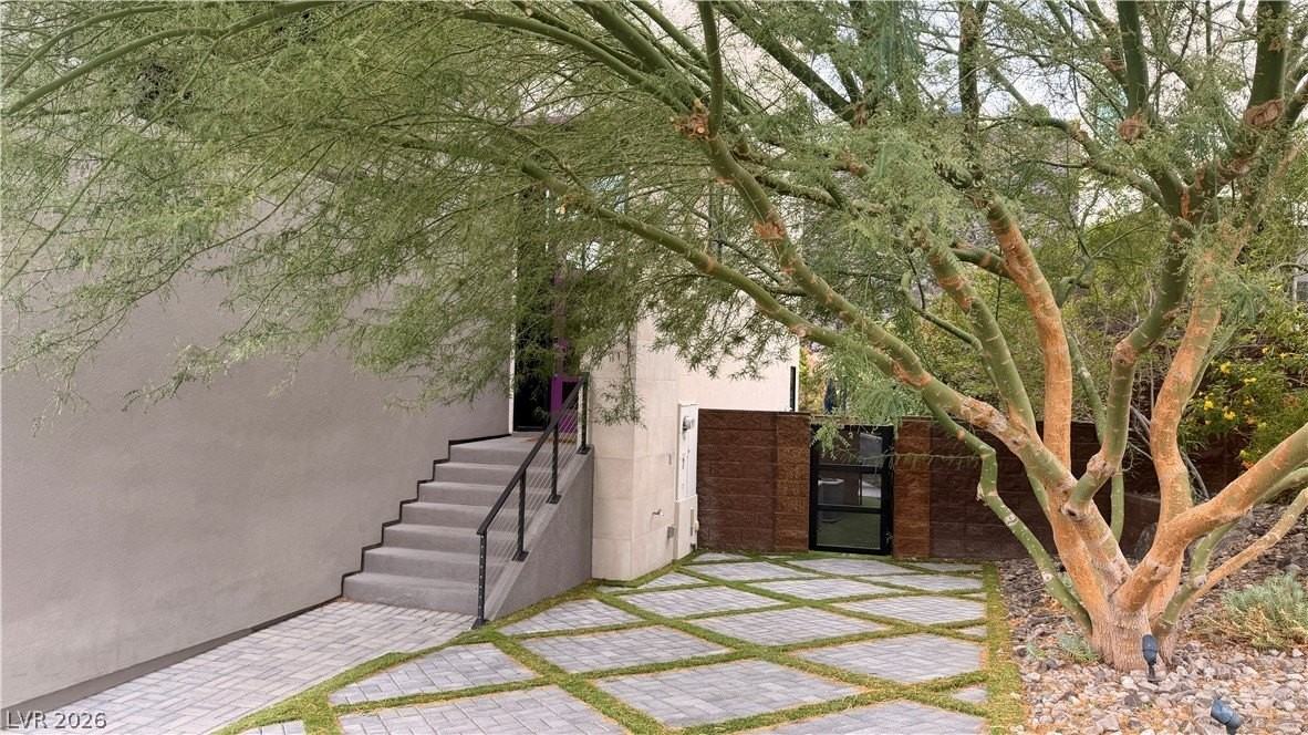 438 Serenity Point Dr - Photo 3 of 4