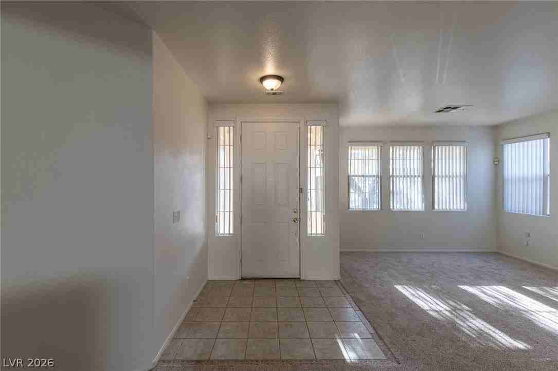 98 Glendive St - Photo 5 of 50