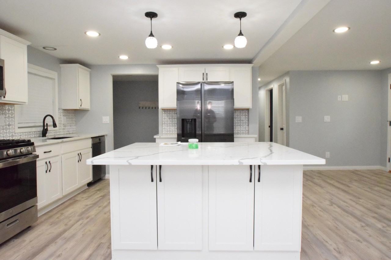 252 N 750 W - Photo 2 of 23