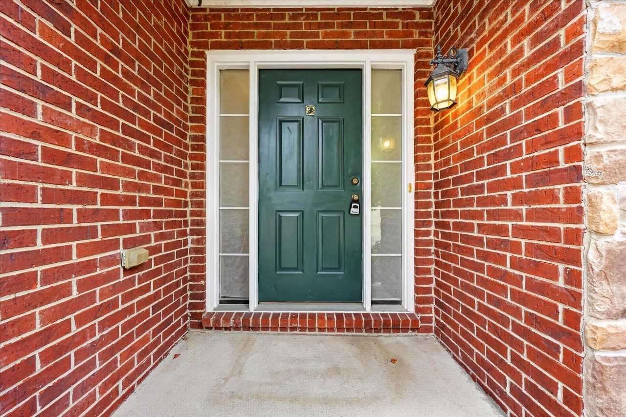 1811 Maple Park Dr E - Photo 5 of 48