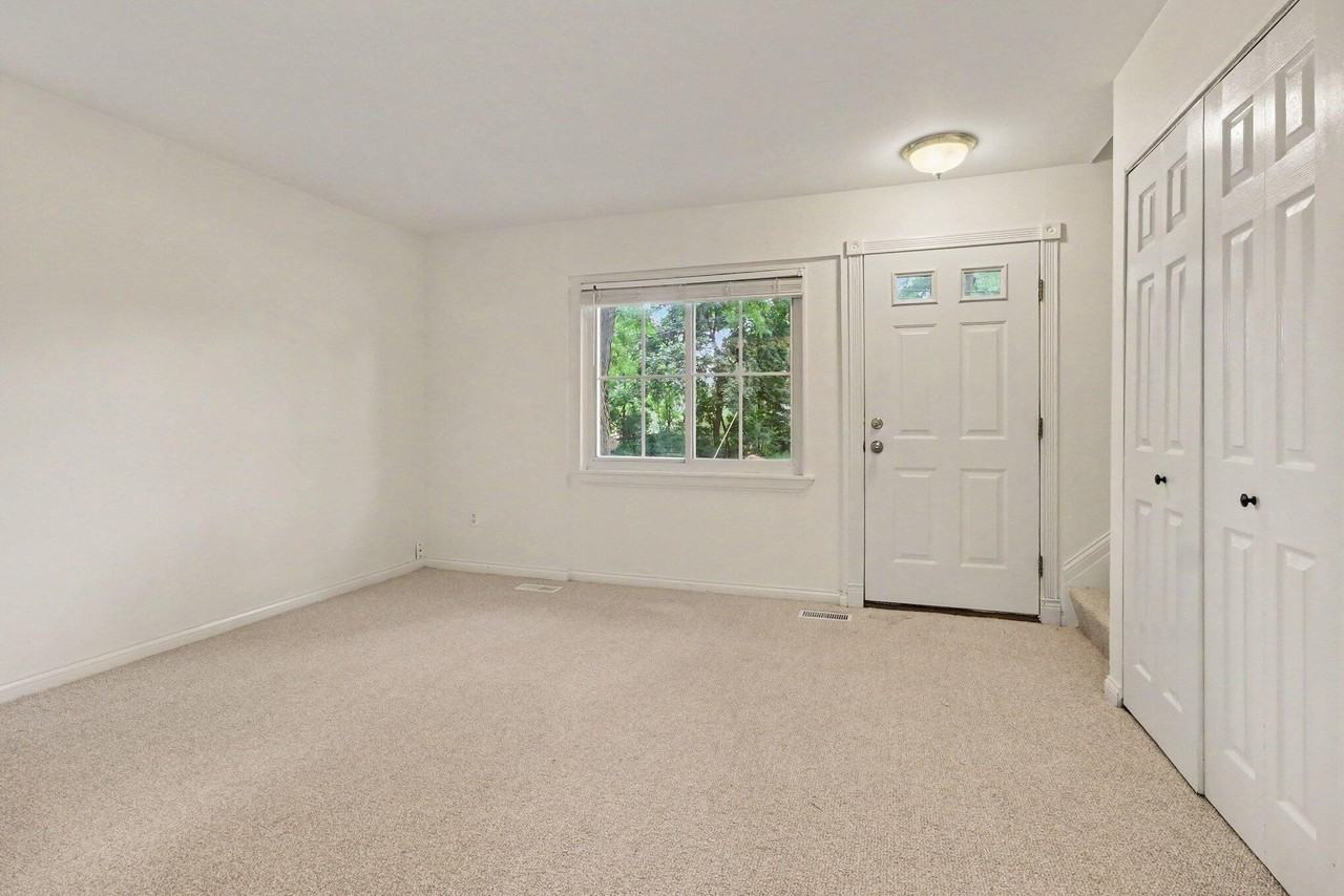 541 Long Shore Dr #B - Photo 3 of 31